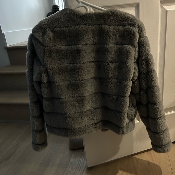 Faux fur gray coat jacket Kenar brand new Faux fur vest - Picture 3 of 4
